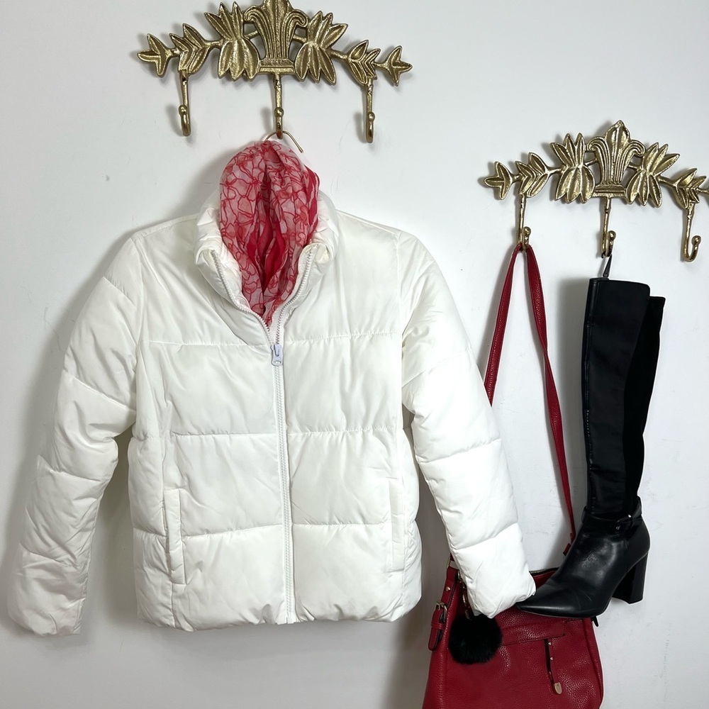Almost new white puffer jackets S